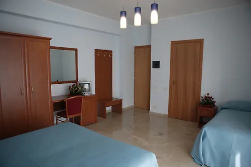 Orchidea Pensión 3*